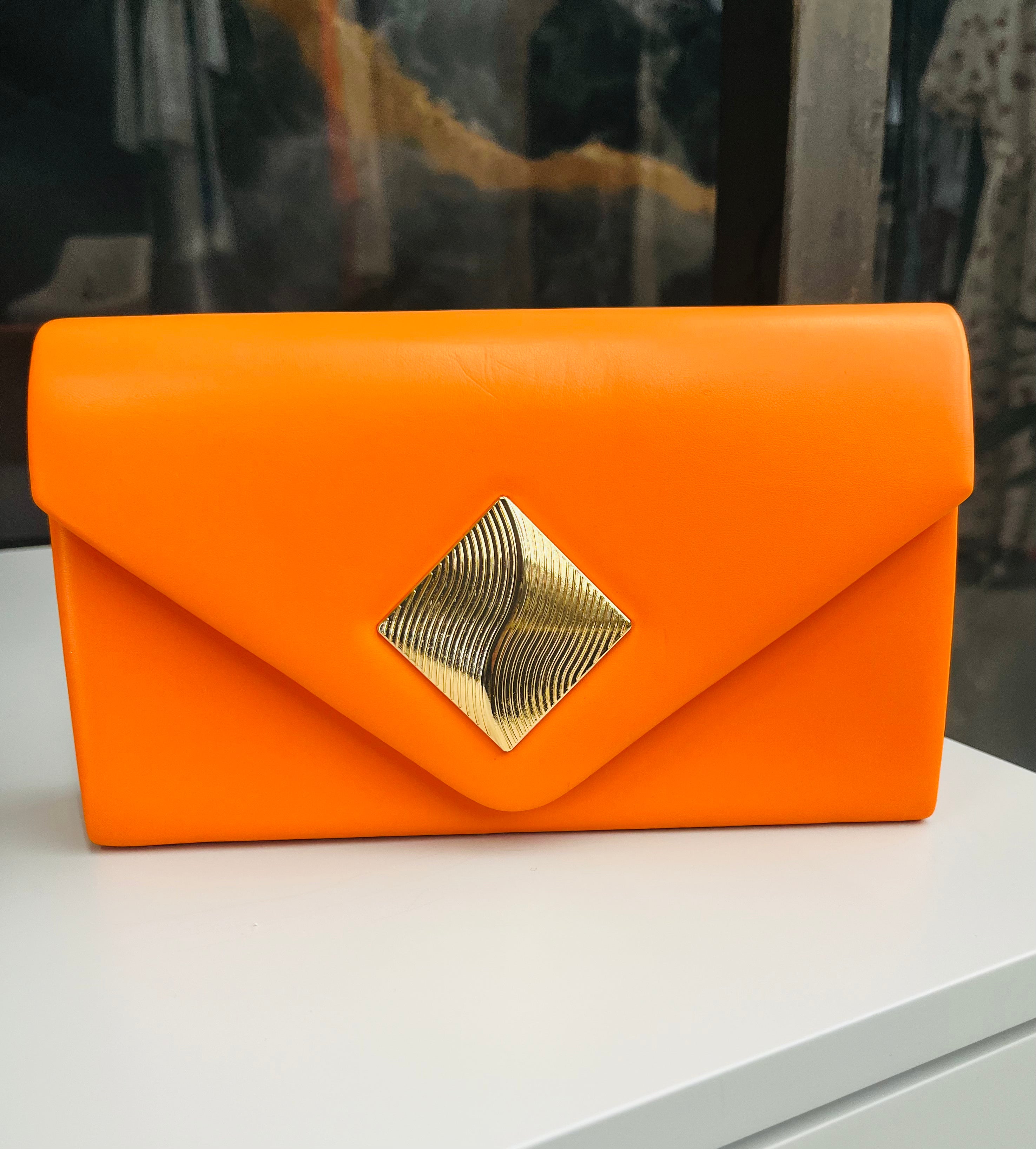 Pochette Arancione - THE SECRET LOFT